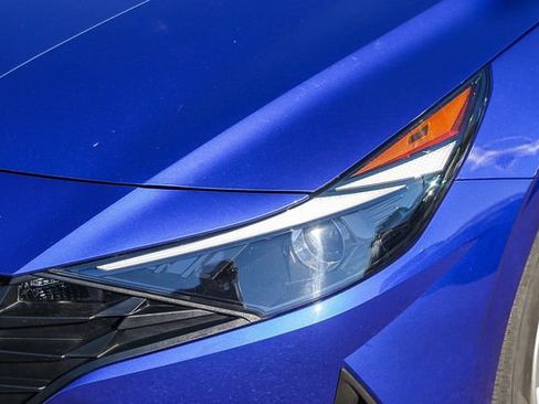 Certified 2023 Hyundai Elantra SE FWD image 8