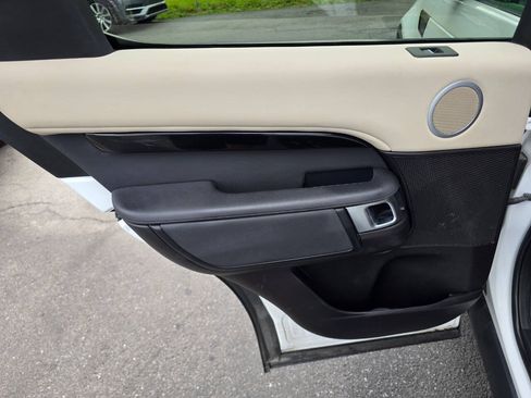 Used 2018 Land Rover Discovery SE AWD/4WD image 24