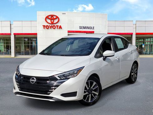 Used 2025 Nissan Versa SV FWD image 1