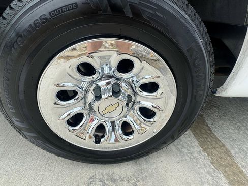 Used 2010 Chevrolet Express 1500 RWD image 17