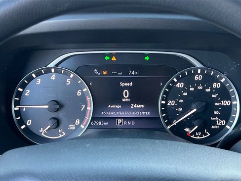 Used 2022 Nissan Titan SV image 27