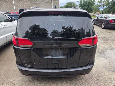 Used 2020 Chrysler Pacifica Touring-L Plus w/ S Appearance Package FWD image 6