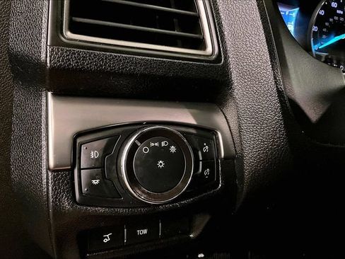 Used 2018 Ford Explorer XLT w/ Equipment Group 202A AWD/4WD image 32