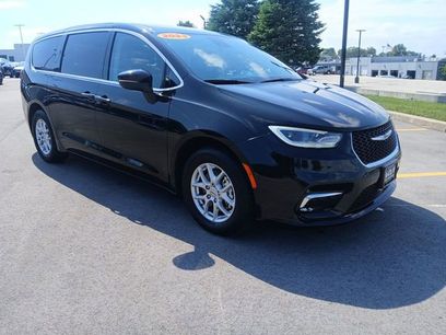 Used 2023 Chrysler Pacifica Touring-L