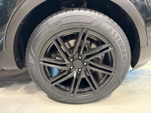 Used 2015 Ford Explorer XLT w/ Equipment Group 202A image 29