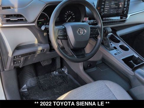 Used 2022 Toyota Sienna LE image 21