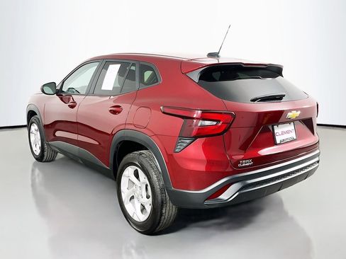 Used 2025 Chevrolet Trax LS w/ LS Convenience Package FWD image 9