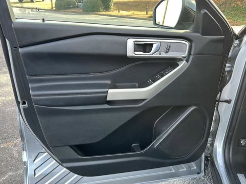 Used 2022 Ford Explorer Limited image 13