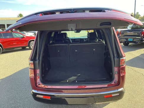 Used 2022 Jeep Wagoneer Series III w/ Flexible Seating Group image 5