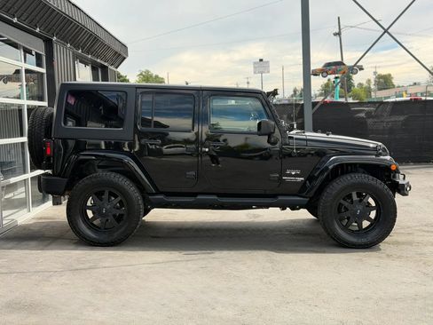 Used 2018 Jeep Wrangler Unlimited Sahara AWD/4WD image 5