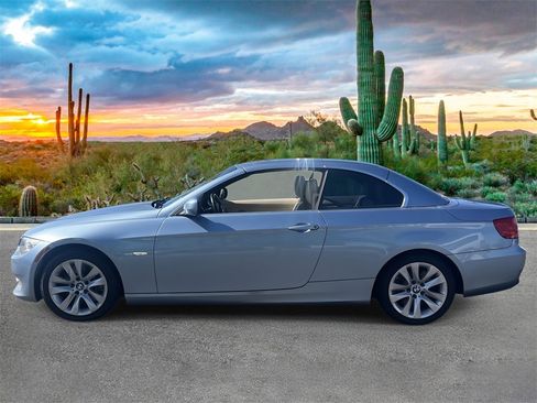 Used 2012 BMW 335i Convertible image 6