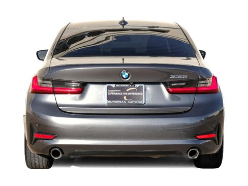 Used 2022 BMW 330i Sedan w/ Driving Assistance Package image 9