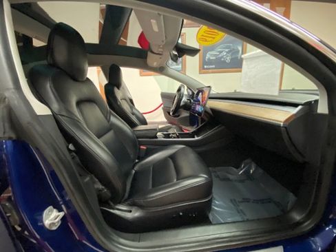 Used 2019 Tesla Model 3 Long Range RWD image 17