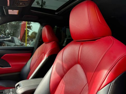 Used 2021 Toyota Highlander XSE image 10