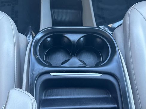 Used 2021 Chrysler Voyager Lxi image 16