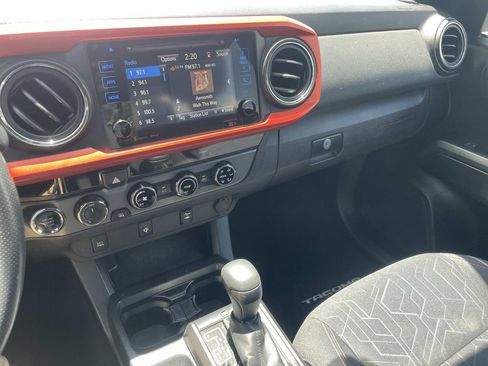 Used 2017 Toyota Tacoma TRD Off-Road w/ Tow Package (A/T) AWD/4WD image 21