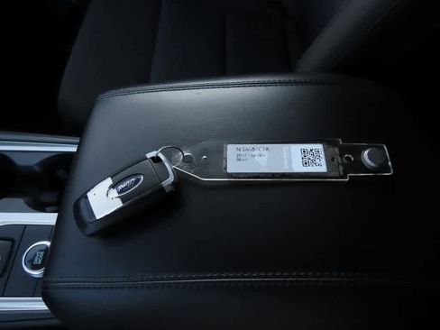 Used 2022 Ford Explorer XLT image 26