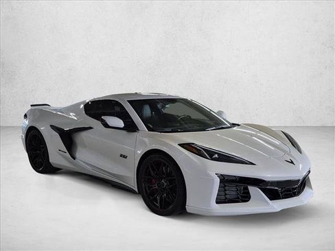 Used 2023 Chevrolet Corvette Z06 RWD image 3