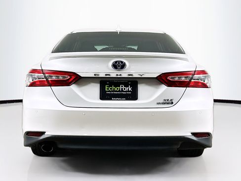 Used 2018 Toyota Camry XLE image 7