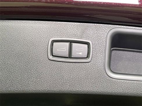 New 2026 Porsche Macan image 21