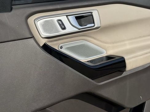 Used 2023 Ford Explorer Platinum w/ Technology Package AWD/4WD image 29