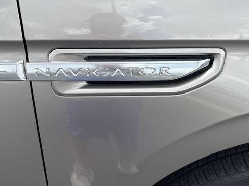 Used 2020 Lincoln Navigator L Reserve w/ Luxury Package AWD/4WD image 22