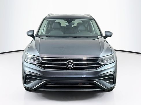 Used 2022 Volkswagen Tiguan SE FWD image 2