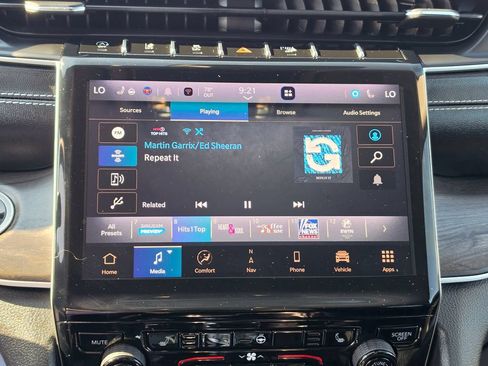 Used 2023 Jeep Grand Cherokee L Limited AWD/4WD image 22