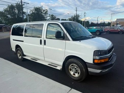 Used 2016 Chevrolet Express 3500 LT w/ LT Preferred Equipment Group RWD image 2