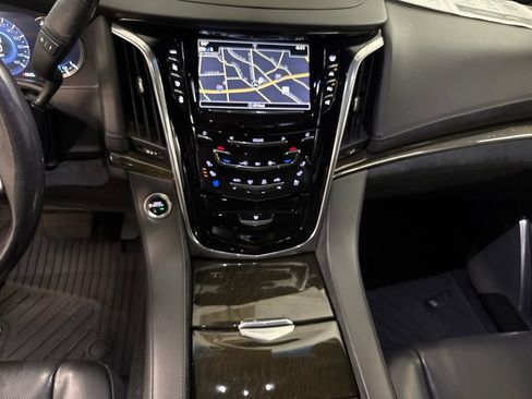 Used 2019 Cadillac Escalade ESV Platinum RWD image 36