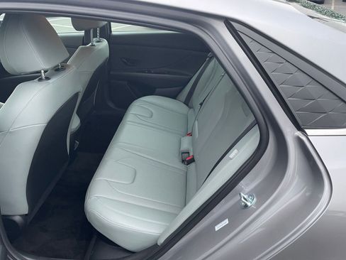 Used 2025 Hyundai Elantra Limited image 20