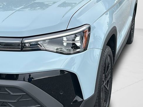 New 2026 Volkswagen Taos SE image 9