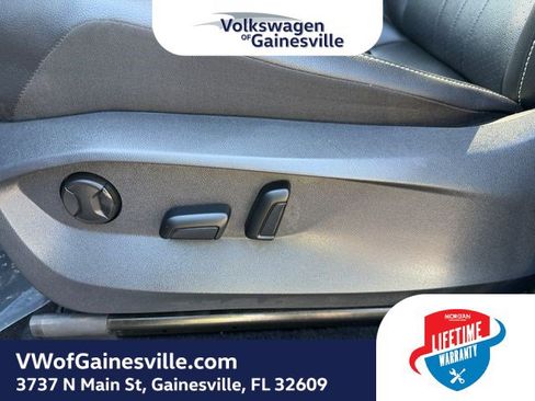 Certified 2024 Volkswagen Tiguan SE AWD/4WD image 17