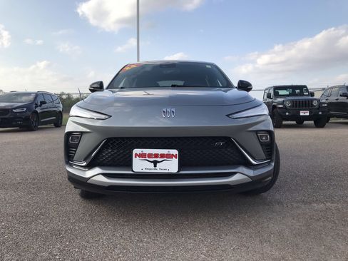 Used 2024 Buick Envista Sport Touring w/ Convenience I Package image 2