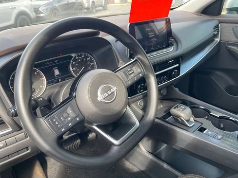 Used 2022 Nissan Rogue SV image 16
