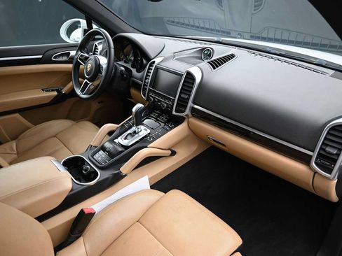 Used 2015 Porsche Cayenne S AWD/4WD image 19
