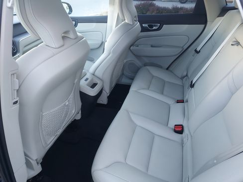 Used 2024 Volvo XC60 B5 Core w/ Climate Package image 18