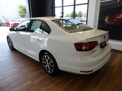 Used 2017 Volkswagen Jetta SE FWD image 8