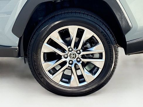 Certified 2021 Toyota RAV4 XLE Premium w/ Carpet Mat Package (TMS) FWD image 31