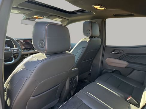 Used 2024 GMC Canyon Denali image 18