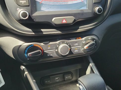 Used 2020 Kia Soul S FWD image 25