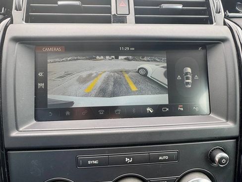 Used 2020 Land Rover Discovery SE AWD/4WD image 18