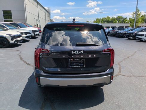 Used 2025 Kia Telluride LX FWD image 6