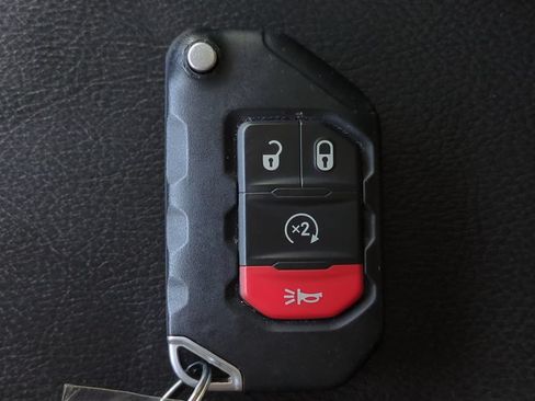 Used 2025 Jeep Wrangler Unlimited Sahara AWD/4WD image 26