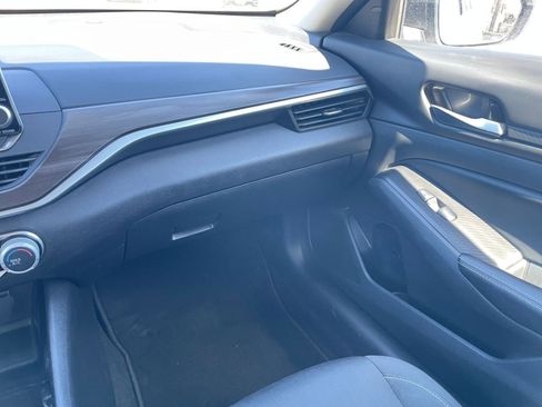 Used 2024 Nissan Altima 2.5 SV image 34