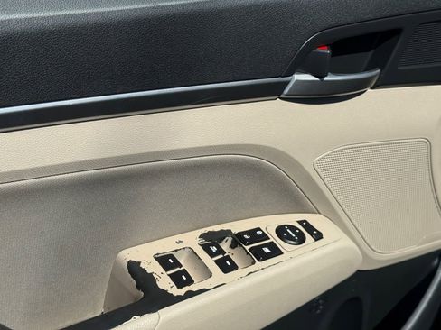 Used 2019 Hyundai Elantra Value Edition FWD image 11