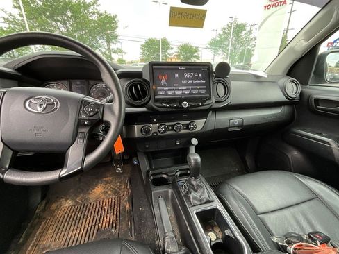 Used 2019 Toyota Tacoma SR w/ SR Convenience Package AWD/4WD image 9