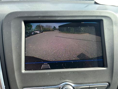 Used 2020 Chevrolet Equinox LT FWD image 19