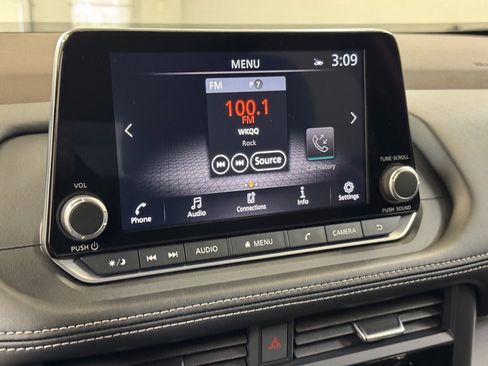 Used 2023 Nissan Rogue SV image 36