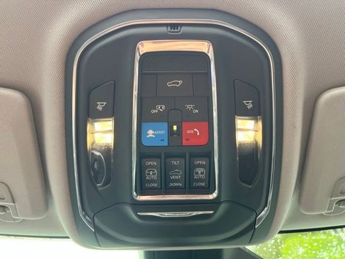 Used 2023 Jeep Grand Cherokee Limited w/ Luxury Tech Group II AWD/4WD image 31
